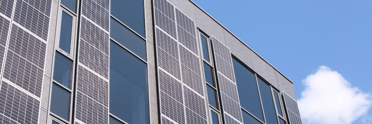 Photovoltaik-Module an der Fassade